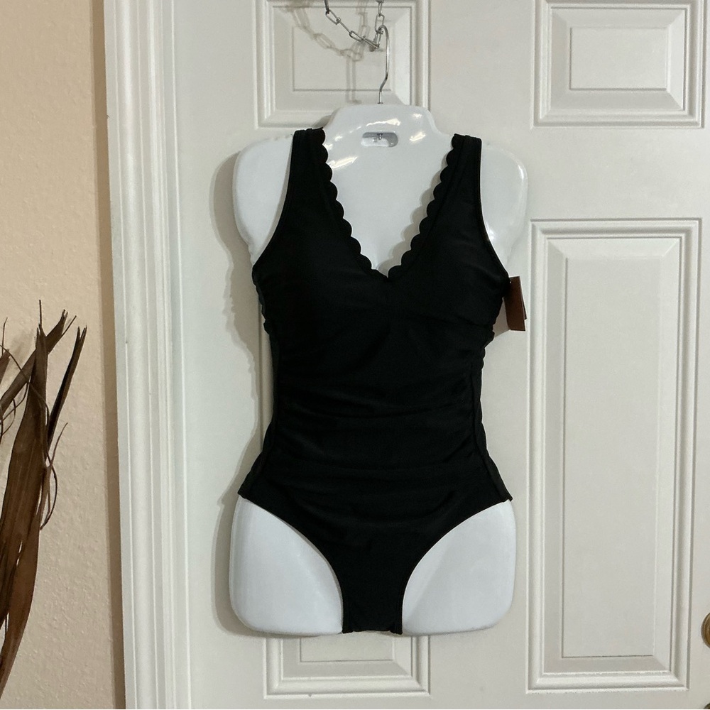 Shade & Shore Black Scalloped Full Coverage Swimsuit Size S (4-6)